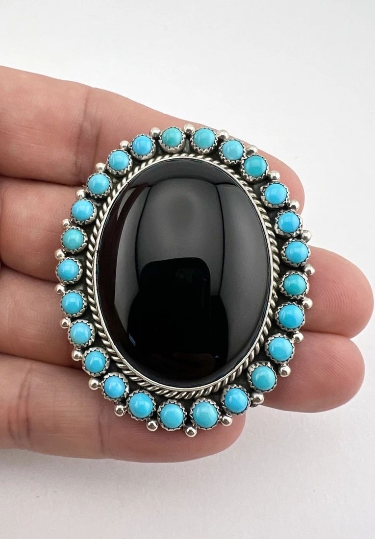 VTG NAVAJO STERLING SILVER NATURAL ONYX & TURQUOISE CLUSTER PIN PENDANT 2.25": Vtg Navajo Sterling Silver Natural Onyx & Turquoise Cluster Pin Pendant 2.25" Size: 2 1/4" Tall by Around 1 7/8" Wide Metal: Sterling Silver Weight is 31.7 Grams on my scale Amazing Natural Vivid Slee