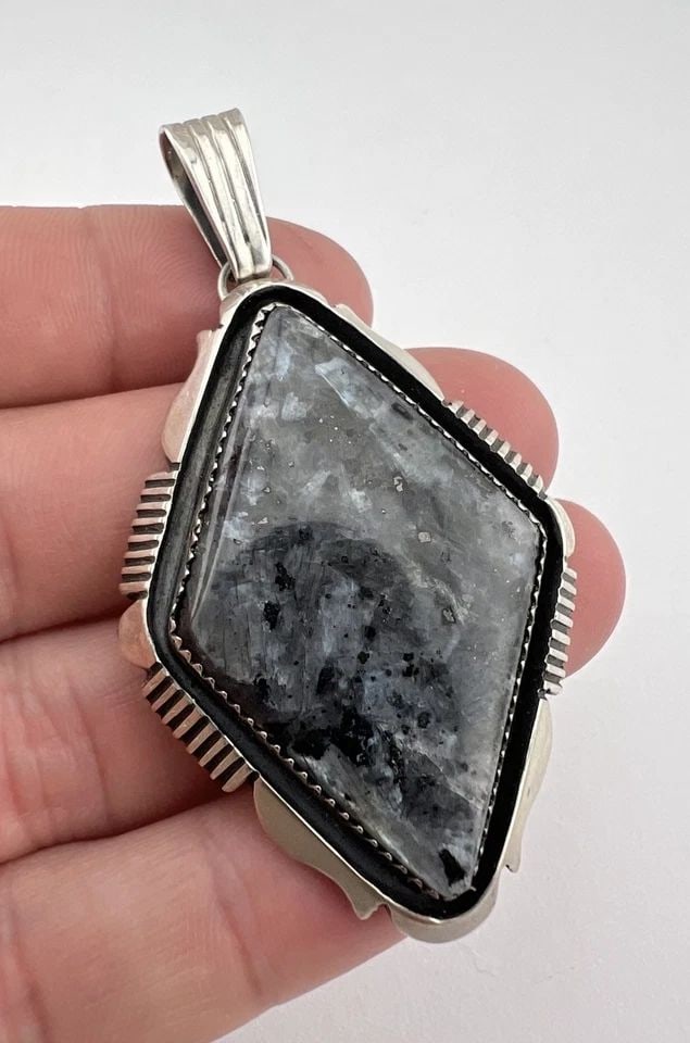 VINTAGE WILL DENETDALE NAVAJO STERLING SILVER LABRADORITE PENDANT 2.75": VINTAGE WILL DENETDALE NAVAJO STERLING SILVER LABRADORITE PENDANT 2.75" Vintage Will Denetdale Navajo Sterling Silver Labradorite Pendant 2.75" Size: 2 3/4" Tall With Bail & Around 1 1/2" Wide Weight 
