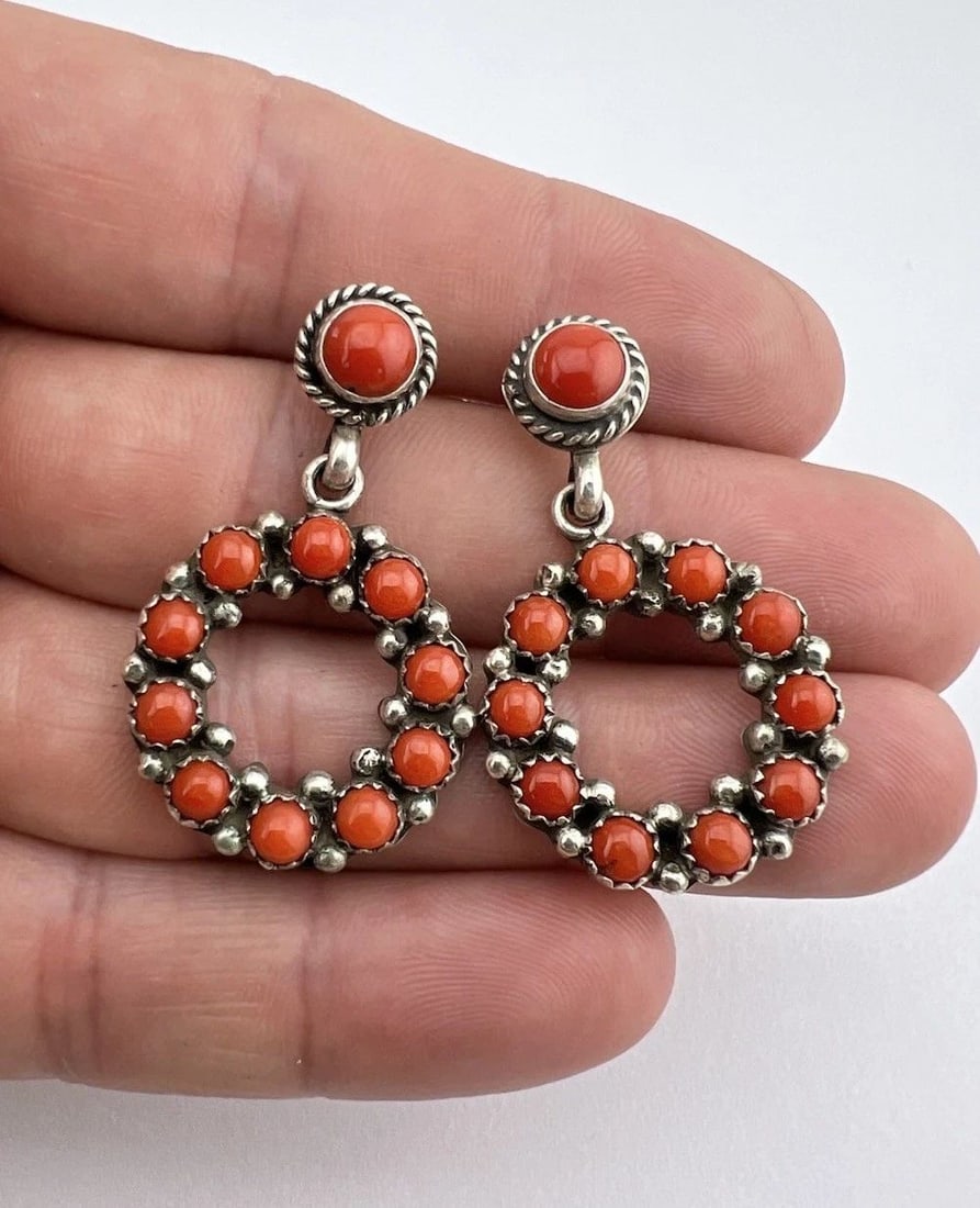 VTG NAVAJO STERLING SILVER SNAKE EYE RED CORAL CLUSTER POST DANGLE EARRINGS: Vtg Navajo Sterling Silver Snake Eye Red Coral Cluster Post Dangle Earrings Size: 1 5/8" Tall With Dangle & 1" Wide at the Base Weight is 10.7 Grams on my scale Test Positive For Sterling Silver Amazi