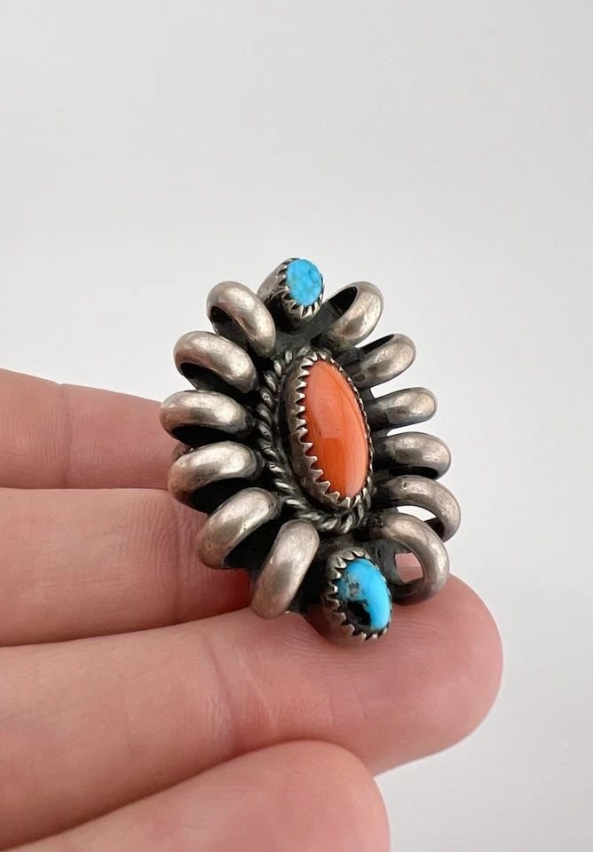 VTG NAVAJO STERLING SILVER BIRDSEYE KINGMAN TURQUOISE & RED CORAL WIRE WORK RING: Vtg Navajo Sterling Silver Birdseye Kingman Turquoise & Red Coral Wire Work Ring Ring Size: 9.5 - Can Be Resized Weight is 15.3 Grams on my scale Test Positive For Sterling Silver Ring is Just Under 1