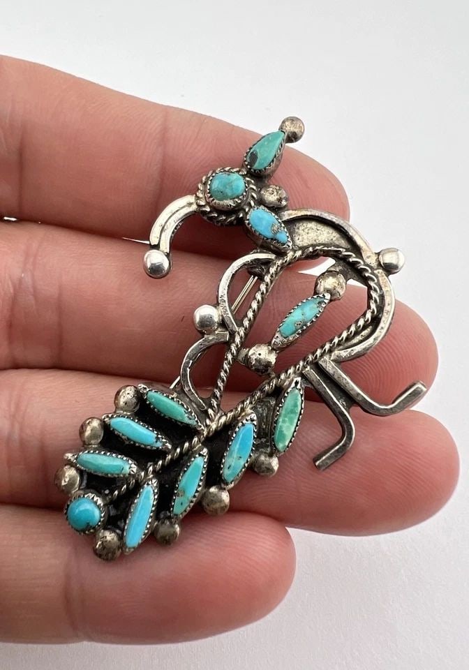 1940'S ZUNI STERLING SILVER NEEDLEPOINT TURQUOISE PEACOCK BIRD PIN BROOCH 2.25": 1940's Zuni Sterling Silver Needlepoint Turquoise Peacock Bird Pin Brooch 2.25" Size: 2 1/4" Wide By 1 3/8" Tall Metal: Sterling Silver / Coin Silver Weight is 8.4 Grams on my scale In Great Antique C