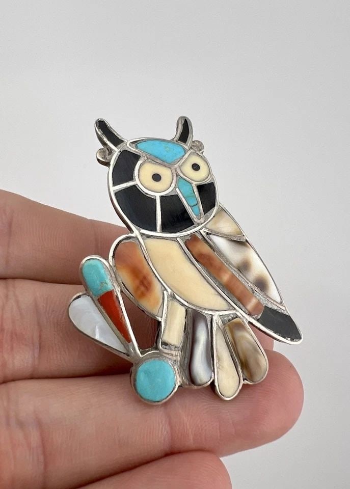 HUGE VTG SEFERINO ESALIO ZUNI STERLING SILVER MULTI GEM FLUSH OWL RING 2 1/8": HUGE Vtg Seferino Esalio ZUNI Sterling Silver Multi Gem Flush Owl Ring 2 1/8" Ring Size: 6 - Can Be Resized Weight is 12.5 Grams on my scale Metal: Sterling Silver Ring is 2 1/8" Tall In the Center Am