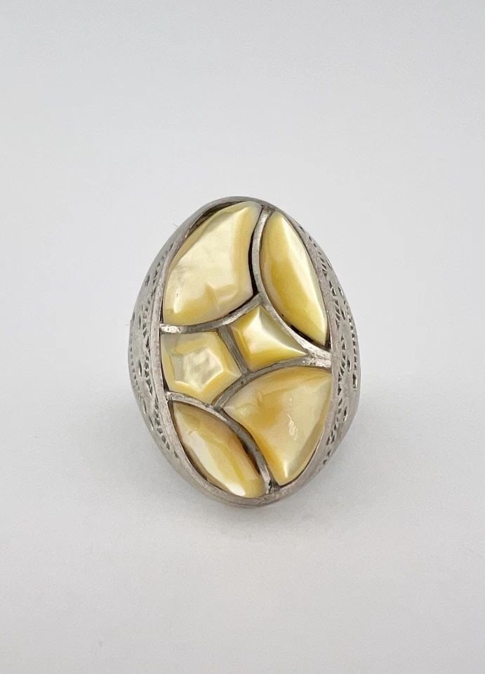 VTG ZUNI STERLING SILVER YELLOW MOTHER OF PEARL 3D INLAY INGOT MEN'S RING 22.5G: Vtg Zuni Sterling Silver Yellow Mother Of Pearl 3D Inlay Ingot Stamped Men's Ring 22.5g Size: 11.5 - Can Be re Sized Weight is 22.5 Grams on my scale Metal: Sterling Silver Ring is 1 1/8" Tall In the 