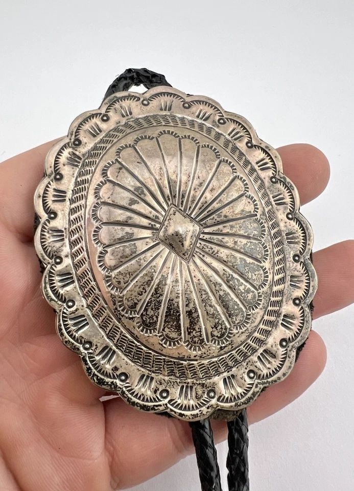 VTG NAVAJO STERLING SILVER DEEP STAMPED OVAL CONCHO BOLO TIE 3 1/8": VTG NAVAJO STERLING SILVER DEEP STAMPED OVAL CONCHO BOLO TIE 3 1/8" Vtg Navajo Sterling Silver Deep Stamped Oval Concho Bolo Tie 3 1/8" Size: 3 1/8" Tall by 2 1/2" Wide Weight is 51.3 Grams on my scal