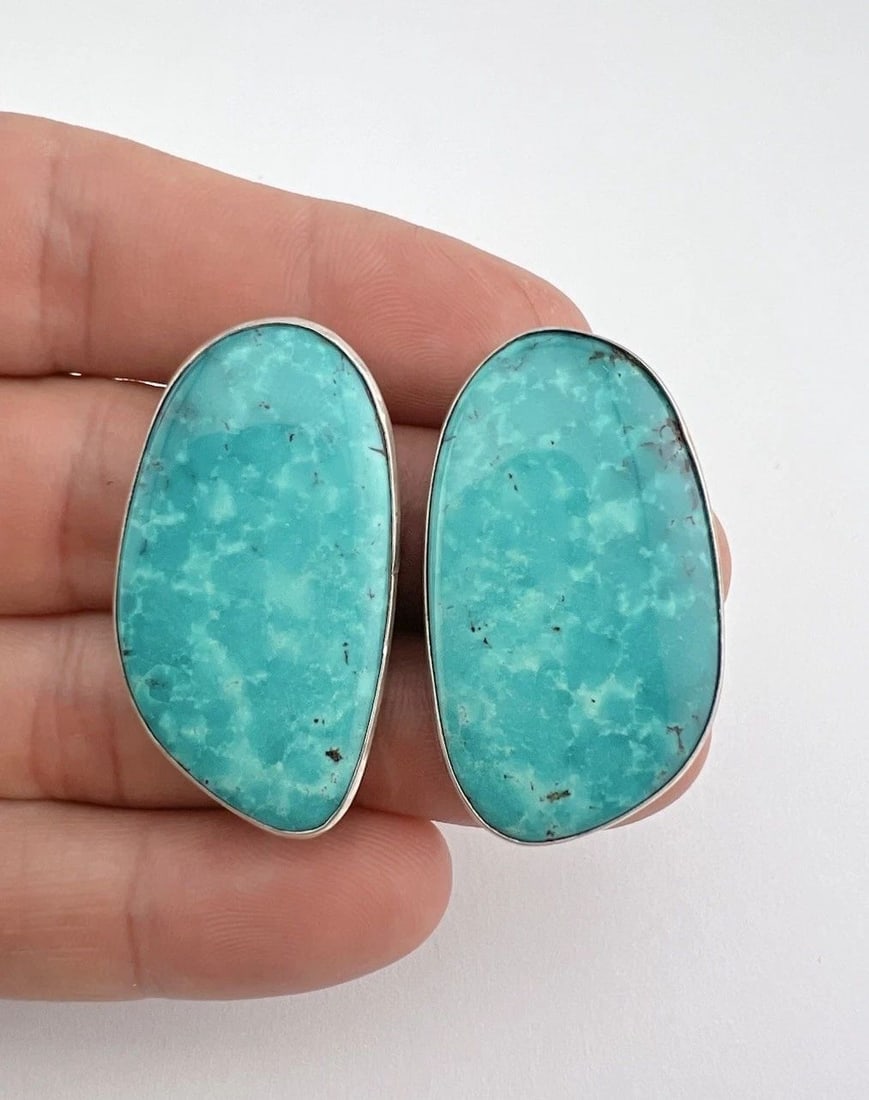 HUGE VINTAGE NAVAJO STERLING SILVER FOX TURQUOISE OVAL POST EARRINGS 1.5": HUGE Vintage Navajo Sterling Silver Fox Turquoise Oval Post Earrings 1.5" Size: Slightly Over 1 1/2" Tall and 7/8" Wide Weight is 19.3 Grams on my scale Metal: Sterling Silver Amazing High Grade Vibra