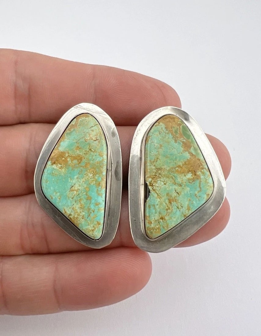 VTG SAMPSON YAZZIE NAVAJO STERLING SILVER ROYSTON TURQUOISE POST EARRINGS 1.5": Vtg Sampson Yazzie Navajo Sterling Silver Royston Turquoise Post Earrings 1.5" Size: 1 1/2" Tall and 1" Wide Weight is 17.4 Grams on my scale Metal: Sterling Silver Amazing High Grade Vibrant Royston 