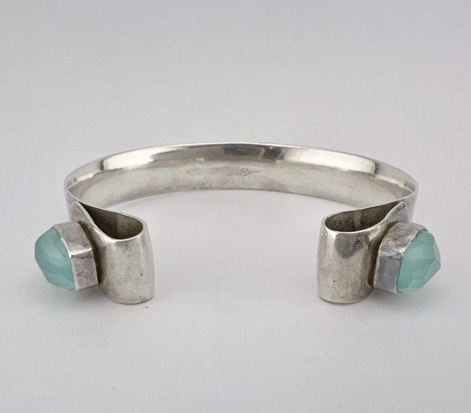 LILLY BARRACK MODERNIST STERLING SILVER ICY BLUE GEMSTONE CUFF BRACELET: LILLY BARRACK MODERNIST STERLING SILVER ICY BLUE GEMSTONE CUFF BRACELET Lilly Barrack Modernist Sterling Silver Icy Blue Gemstone Cuff Bracelet Cuff Size: 6" Tip To Tip With A 1" Adjustable Gap Metal: