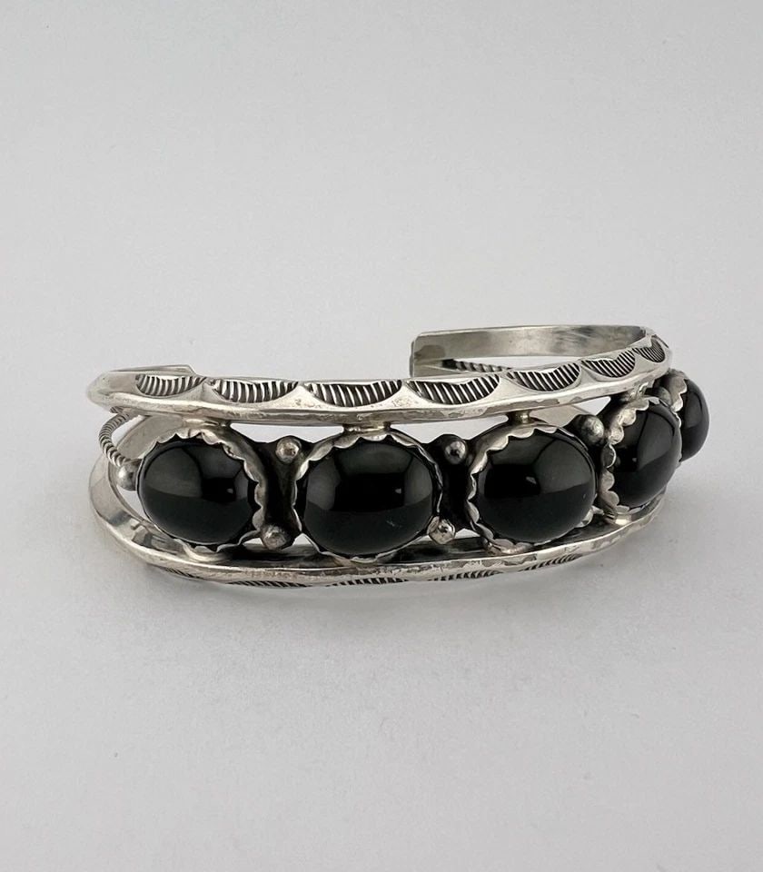 VTG H. SPENCER NAVAJO STERLING SILVER BLACK ONYX STAMPED CUFF BRACELET 34G: VTG H. SPENCER NAVAJO STERLING SILVER BLACK ONYX STAMPED CUFF BRACELET 34G Vtg H. Spencer Navajo Sterling Silver Black Onyx Stamped Cuff Bracelet 34g Cuff is 5 1/4" tip to Tip and has a Around 1 1/4" 