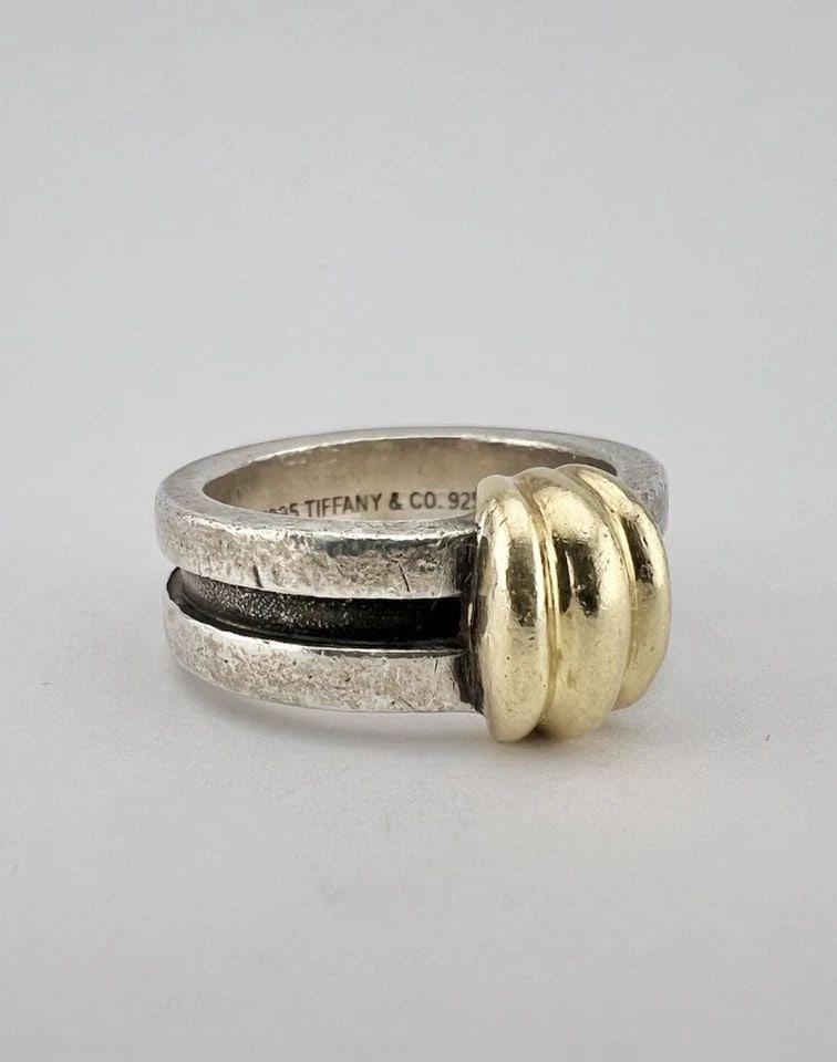 VINTAGE TIFFANY & CO 1995 18K YELLOW GOLD STERLING SILVER ATLAS GROOVE RING: Vintage Tiffany & Co 1995 18K Yellow Gold Sterling Silver Atlas Groove Ring Ring Size: 6.75 Weight is 9.5 Grams on my scale Metal: Sterling Silver & 18k Yellow Gold Ring is 10mm Tall In the Center Sig