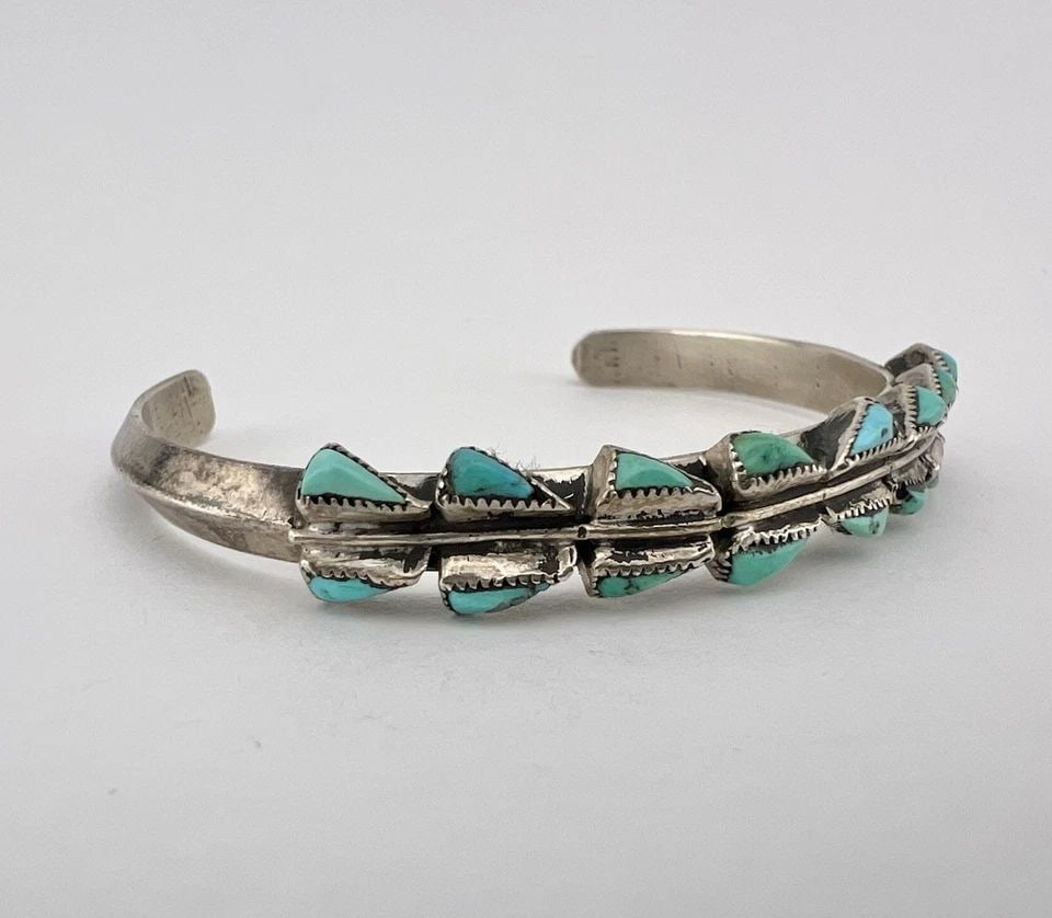 RARE OLD ZUNI STERLING SILVER NEEDLEPOINT TURQUOISE CARINATED CUFF BRACELET: RARE Old Zuni Sterling Silver Needlepoint Turquoise Carinated Cuff Bracelet Cuff is Just Under 4 3/4" tip to Tip and has a 1 3/8" Wide - Slightly Adjustable Gap Cuff Is 3/8" Wide In The Center Weight 