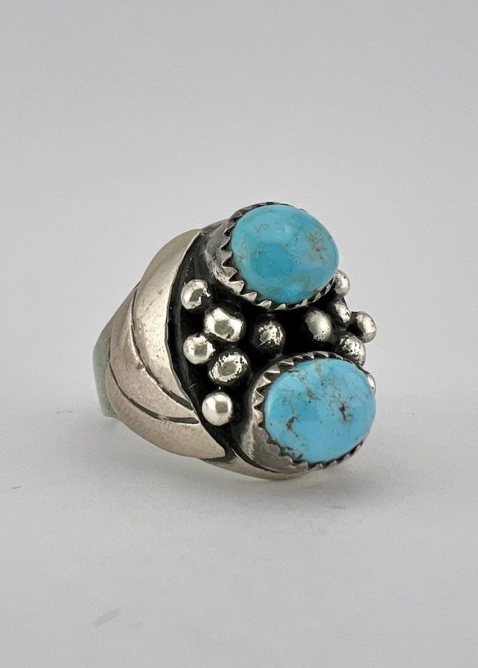 VTG NAVAJO STERLING SILVER NATURAL KINGMAN TURQUOISE STAMPED MEN'S RING 17.8G: VTG NAVAJO STERLING SILVER NATURAL KINGMAN TURQUOISE STAMPED MEN'S RING 17.8G Vtg Navajo Sterling Silver Natural Kingman Turquoise Stamped Men's Ring 17.8g Ring Size: 9.5- Can Be Resized Weight is 17.