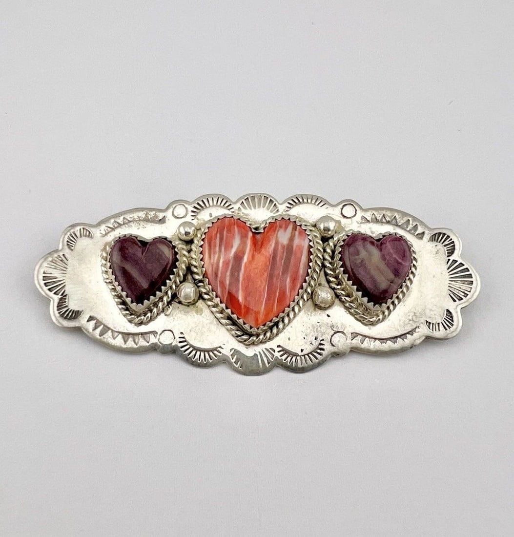 VTG NAVAJO STERLING SILVER RED & PURPLE SPINY OYSTER SHELL HEART BROOCH PIN 3": Vtg Navajo Sterling Silver Red & Purple Spiny Oyster Shell Heart Brooch Pin 3" Size: 1 1/4" Tall By 3" Wide Metal: Sterling Silver Weight is 25.0 Grams on my scale Amazing Stamped and Natural Red & Pu