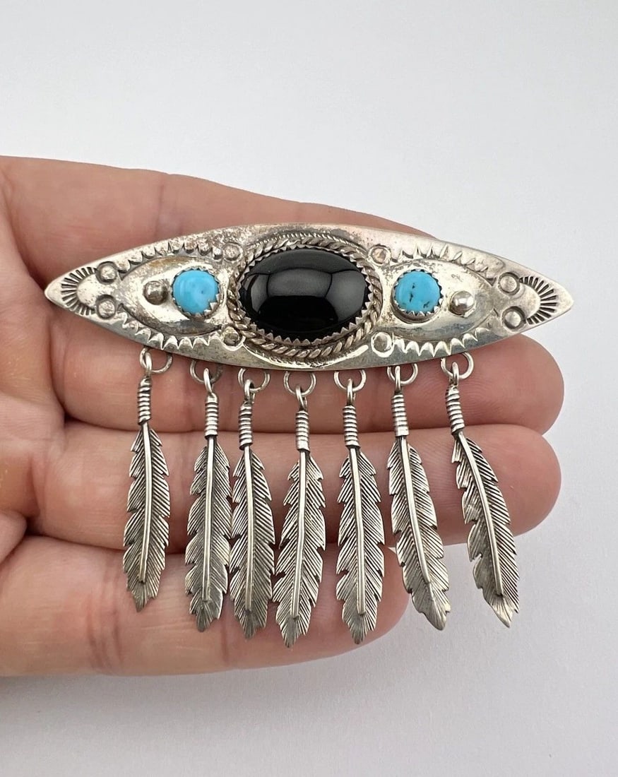 VTG NAVAJO STERLING SILVER TURQUOISE & ONYX STAMPED FEATHER DANGLE PIN BROOCH 3": Vtg Navajo Sterling Silver Turquoise & Onyx Stamped Feather Dangle Pin Brooch 3" Size: 2 1/4" Tall With Dangle By 3" Wide Metal: Sterling Silver Weight is 19.7 Grams on my scale Artist Signed: NN In G