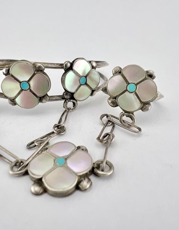 VTG ZUNI STERLING SILVER FLUSH MULTI GEM'S FLOWER SLAVE CUFF BRACELET & RING 16G: Vtg Zuni Sterling Silver Flush Multi Gem's Flower Slave Cuff Bracelet & Ring 16g Cuff is 5 1/4" tip to Tip and has a 1" Wide Adjustable Gap Cuff Is 5/8" Wide In the Center Ring Size: 7 & 3/4" Tall Fro
