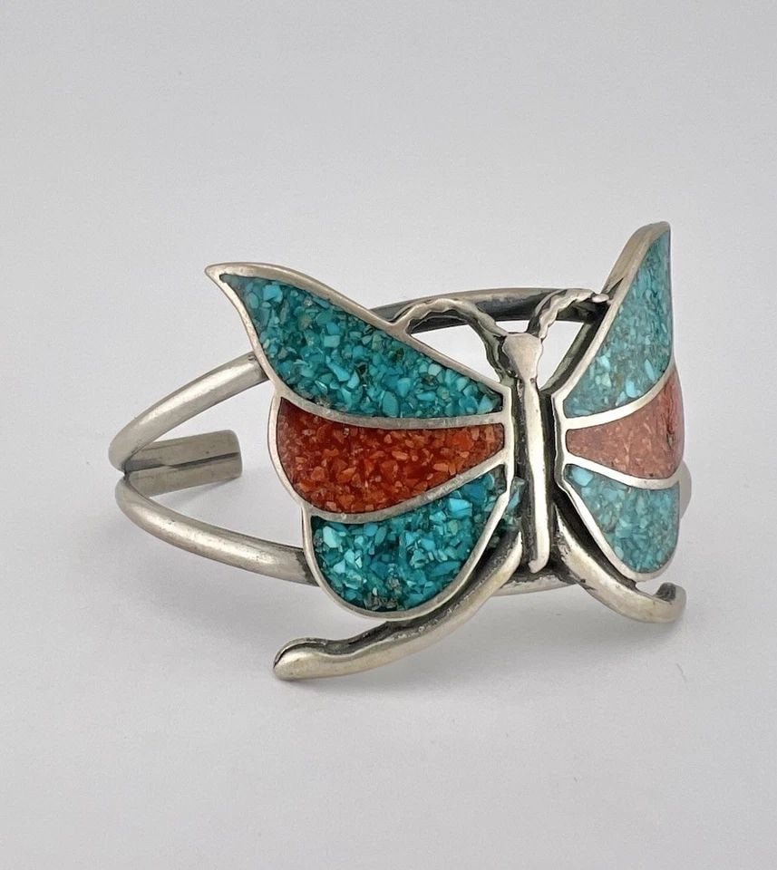 VINTAGE NAVAJO STERLING SILVER CRUSHED TURQUOISE & CORAL BUTTERFLY CUFF BRACELET: VINTAGE NAVAJO STERLING SILVER CRUSHED TURQUOISE & CORAL BUTTERFLY CUFF BRACELET Vintage Navajo Sterling Silver Crushed Turquoise & Coral Butterfly Cuff Bracelet Cuff is 5 5/8" tip to Tip and has a 1 