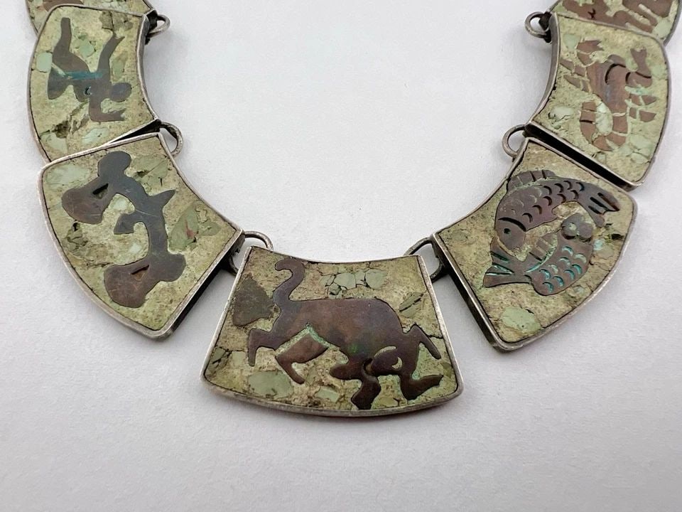 VTG TAXCO MEXICO STERLING SILVER ZODIAC GREEN GEMS INLAY LINK NECKLACE 15.5"-66G: VTG TAXCO MEXICO STERLING SILVER ZODIAC GREEN GEMS INLAY LINK NECKLACE 15.5"-66G Vtg Taxco Mexico Sterling Silver Zodiac Green Gems Inlay Link Necklace 15.5"-66g Necklace is 15.5" Long Approx Center L