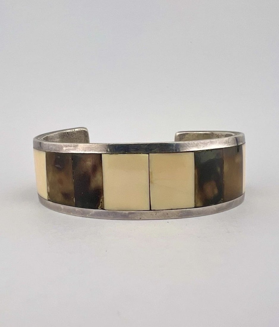 VTG NAVAJO STERLING SILVER MULTI GEMSTONE FLUSH WOMEN'S CUFF BRACELET 39.5G: Vtg Navajo Sterling Silver Multi Gemstone Flush Women's Cuff Bracelet 39.5g Cuff is 5" tip to tip and has a 1 1/4" Wide Gap Cuff Is 3/4" Wide Total Weight is 39.5 Grams on my scale Metal: Sterling Sil