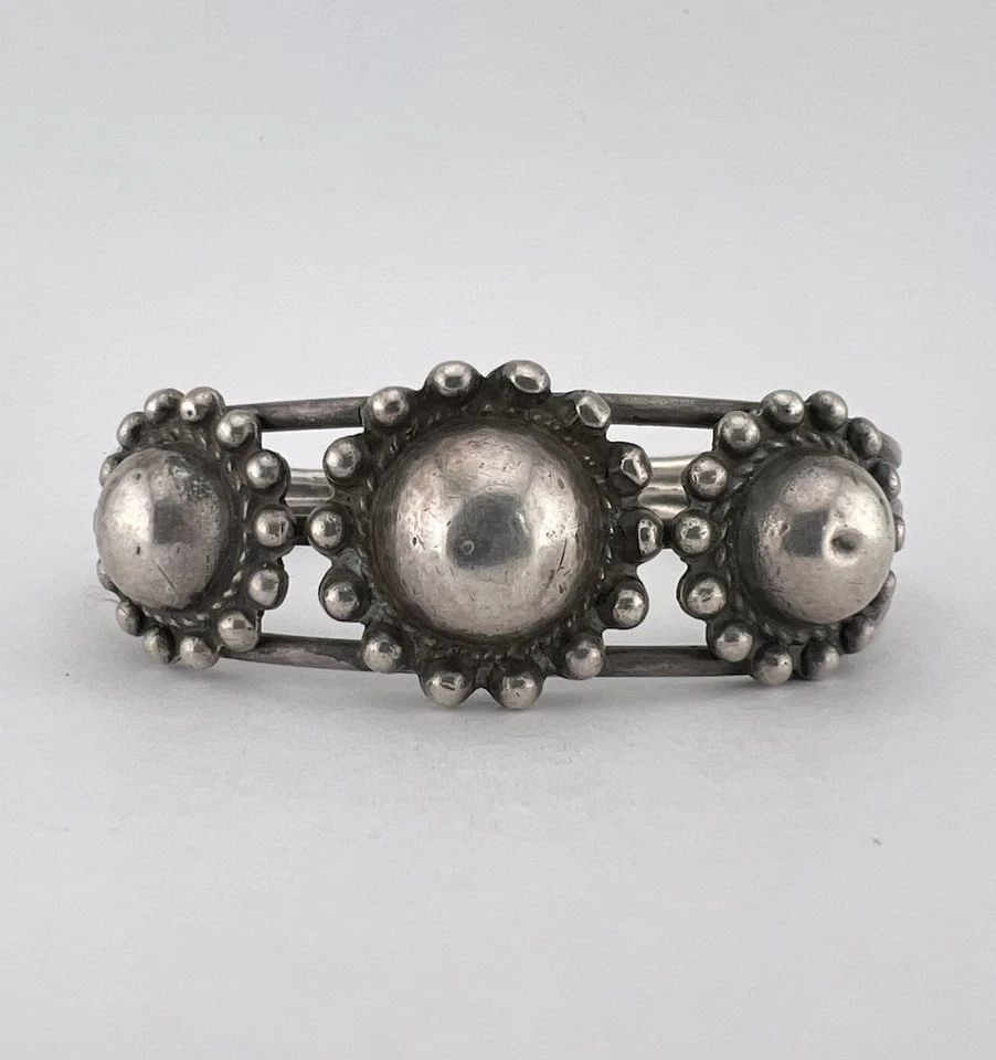 EARLY OLD 1940'S NAVAJO FRED HARVEY ERA STERLING SILVER BALL CUFF BRACELET: EARLY OLD 1940'S NAVAJO FRED HARVEY ERA STERLING SILVER BALL CUFF BRACELET Early Old 1940's Navajo Fred Harvey Era Sterling Silver Ball Cuff Bracelet Cuff is Just Over 5 1/4" tip to Tip and has an 1 1