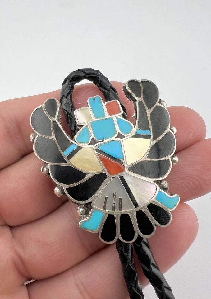 RALPH & LILLIE KALLESTEWA ZUNI STERLING SILVER MULTI GEMSTONE KNIFEWING BOLO TIE (1 of 2)