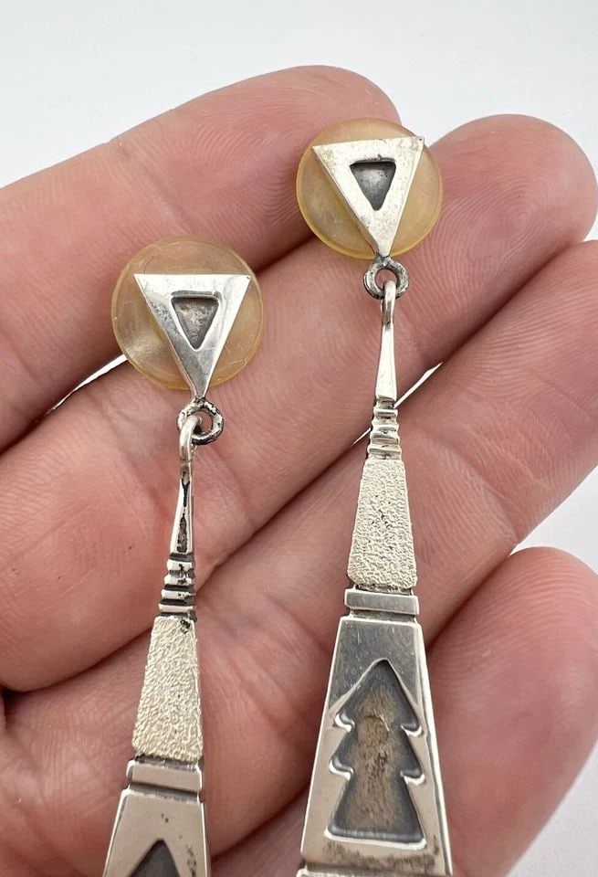 PRARIE FIRE NAVAJO STERLING SILVER SPINY OYSTER GEOMETRIC DANGLE EARRINGS 2 7/8" (1 of 2)