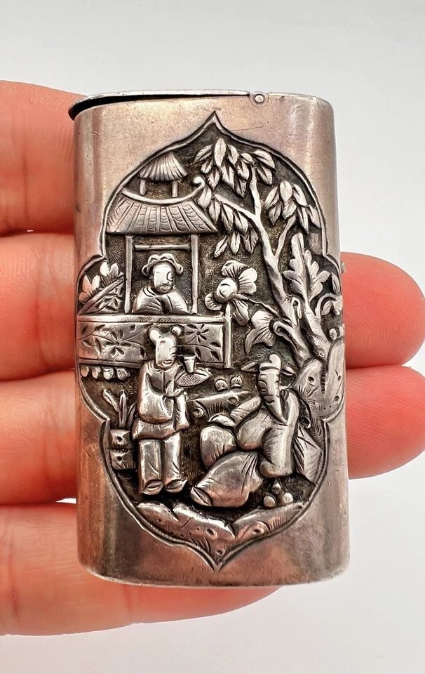 ANTIQUE CHINESE / JAPANSESE STERLING SILVER ENGRAVED SCENE LIGHTER CASE 39G (1 of 2)