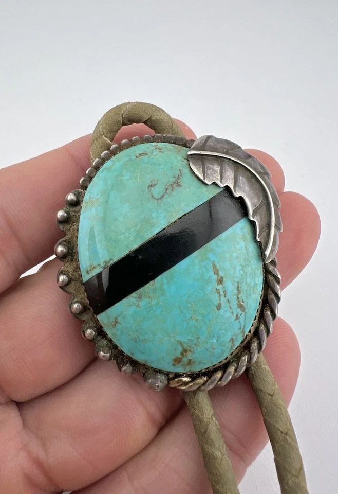 VINTAGE NAVAJO STERLING SILVER TURQUOISE & JET INLAY STAMPED BOLO TIE 41.1G: VINTAGE NAVAJO STERLING SILVER TURQUOISE & JET INLAY STAMPED BOLO TIE 41.1G Vintage Navajo Sterling Silver Turquoise & Jet Inlay Stamped Bolo Tie 41.1g Size: 1 3/4" Tall by 1 5/8" Wide Weight is 41.1 