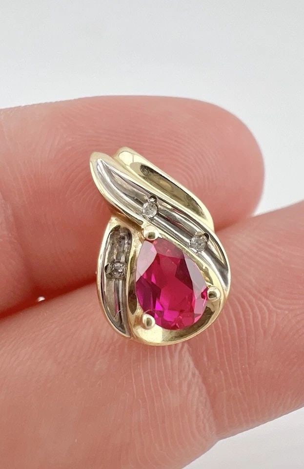 DESIGNER 10K YELLOW GOLD LAB CREATED RUBY & DIAMOND SLIDE PENDANT: DESIGNER 10K YELLOW GOLD LAB CREATED RUBY & DIAMOND SLIDE PENDANT Designer 10K Yellow Gold Lab Created Ruby & Diamond Slide Pendant Size: 5/8" Tall by 3/8" Wide Weight is 1.1 Grams on my scale Metal: 