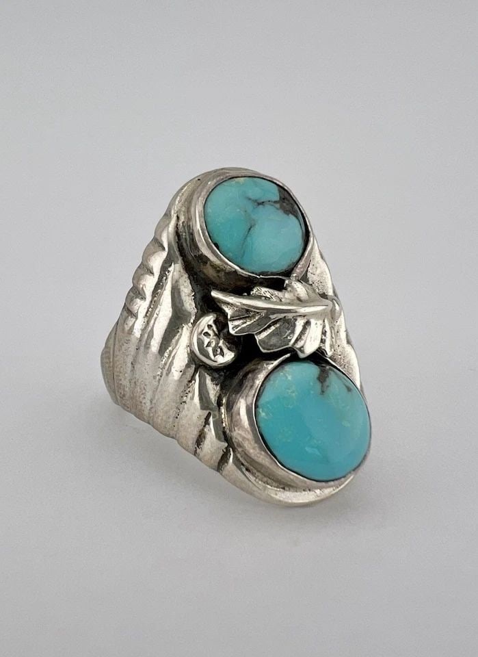 VTG NAVAJO STERLING SILVER KINGMAN TURQUOISE DETAILED STAMPED FEATHER MEN'S RING: VTG NAVAJO STERLING SILVER KINGMAN TURQUOISE DETAILED STAMPED FEATHER MEN'S RING Vtg Navajo Sterling Silver Kingman Turquoise Detailed Stamped Feather Men's Ring Ring Size: 9.75- Can Be Resized Weight