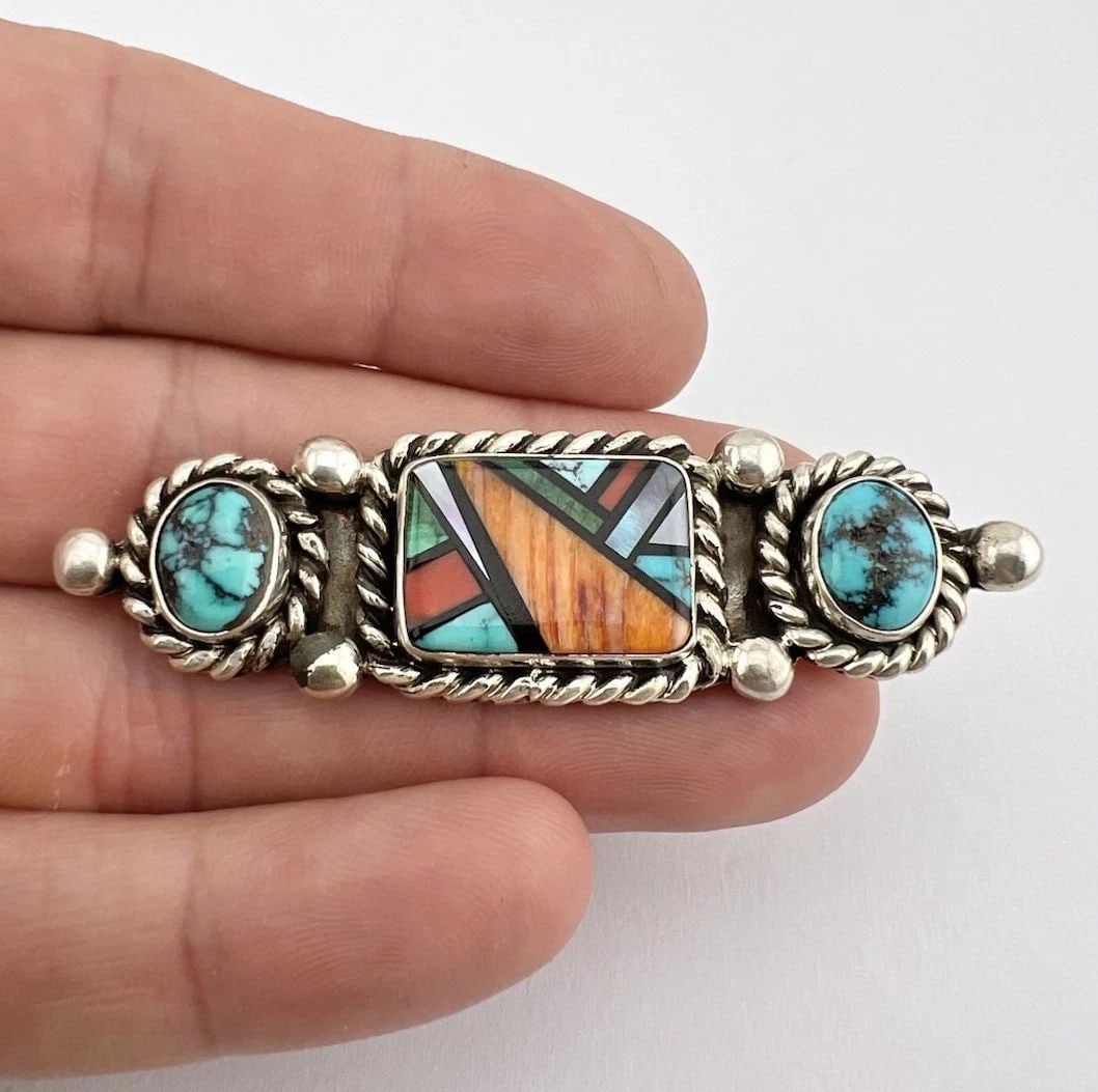VINTAGE NAVAJO STERLING SILVER MULTI GEMSTONE FLUSH INLAY BROOCH PIN 2 5/8": Vintage Navajo Sterling Silver Multi Gemstone Flush Inlay Brooch Pin 2 5/8" Size: 3/4" Tall By 2 5/8" Wide Metal: Sterling Silver Weight is 20.8 Grams on my scale Amazing Natural Kingman Turquoise, Co