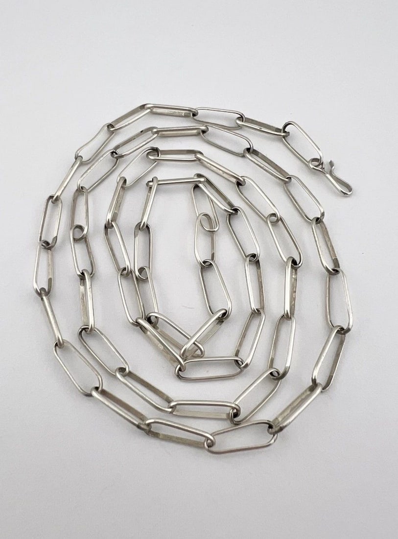 VINTAGE NAVAJO SOLID STERLING SILVER HANDMADE LINK NECKLACE 31"- 15G: Vintage Navajo Solid Sterling Silver Handmade Link Necklace 31"- 15g SOLID STERLING SILVER SIZE - 31" in Length tip to tip WEIGHT - 15.0 Grams on my scale CONDITION- EXCELLENT O Link Size are 5mm At I