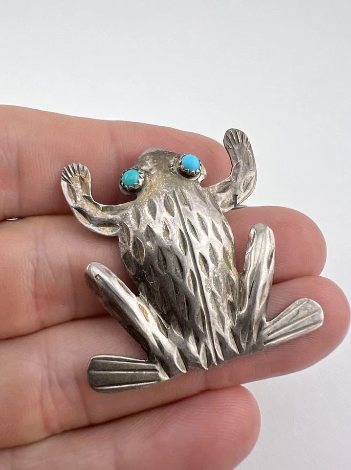 VTG FRANK SANDOVAL NAVAJO STERLING SILVER STAMPED TOAD FROG PIN BROOCH PENDANT (1 of 2)