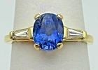 10K WHITE GOLD & DIAMOND RING SIZE 8: 10K WHITE GOLD & DIAMOND RING SIZE 8 10K WHITE GOLD & DIAMOND RING SIZE 8 This stunning 10K white gold ring is adorned with a sparkling diamond, making it the perfect addition to any fine jewelry coll