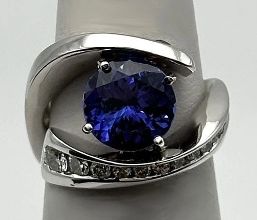 14KT WHITE GOLD & PERIDOT RING SIZE 6.5 (1 of 2)