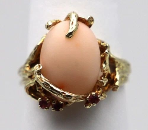 14K YELLOW GOLD TELEPHONE CHARM: 14K YELLOW GOLD TELEPHONE CHARM 14K YELLOW GOLD TELEPHONE CHARM Add some retro charm to your jewelry collection with this 14K yellow gold telephone charm. Crafted with a total weight of approximately 
