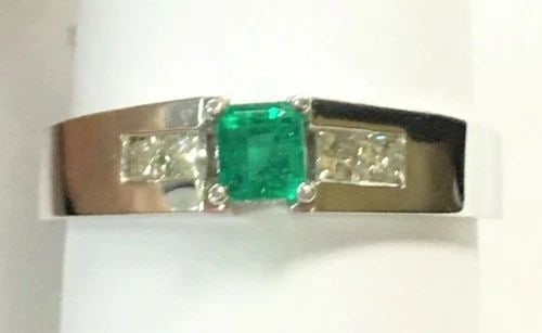 STERLING SILVER & CORAL SIZE 5.5: STERLING SILVER & CORAL SIZE 5.5 This is a beautiful Sterling Silver ring featuring a vibrant Coral gemstone in a size 5.5. The ring is crafted from 925 Sterling Silver, known for its durability and