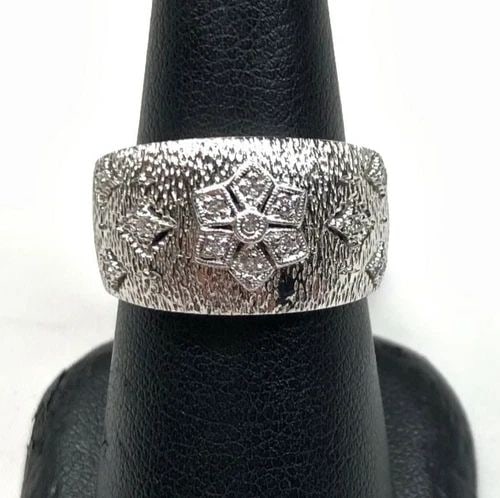 STERLING SILVER & CZ FULL ROUND WOMANS BRIDAL RING SIZE 7 (1 of 2)
