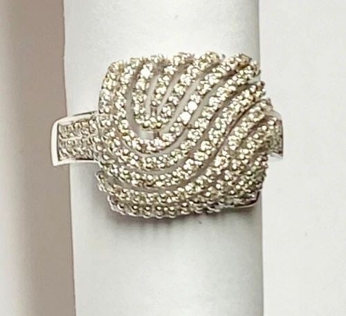 STERLING SILVER 7" X & HEART BRACELET 15.3 GRAMS: STERLING SILVER 7" X & HEART BRACELET 15.3 GRAMS This product is a stylish Sterling Silver X and Heart Bracelet, weighing 15.3 grams. The bracelet features a chain style design with a sterling silver 