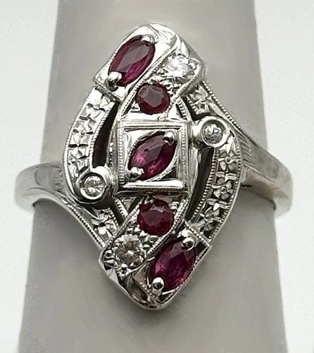 ELONGATED MARCASITE RING SIZE 8: ELONGATED MARCASITE RING SIZE 8 ELONGATED MARCASITE RING SIZE 8 Elevate your jewelry collection with the Elongated Marcasite Ring, a size 8 piece that combines classic charm with modern elegance. Fash