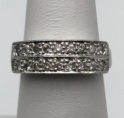 925 STERLING SILVER DOTTED BAND RING SIZE 6: 925 STERLING SILVER DOTTED BAND RING SIZE 6 This product is a size 6 sterling silver band ring, with a metal purity of 925. It does not feature a main stone, making it a simple and elegant piece of