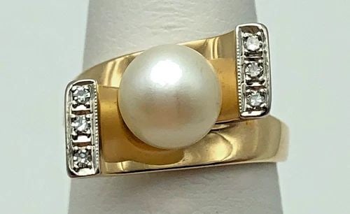 STERLING SILVER SIZE 7.25 BAND WITH TURQUOISE STONE: STERLING SILVER SIZE 7.25 BAND WITH TURQUOISE STONE STERLING SILVER SIZE 7.25 BAND WITH TURQUOISE STONE Add a touch of elegance to your jewelry collection with this stunning sterling silver band. The 