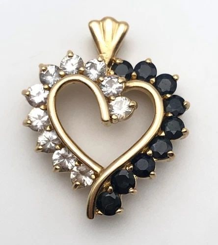 STERLING SILVER WITH BROWN & COLORLESS STONES RING SIZE 6: STERLING SILVER WITH BROWN & COLORLESS STONES RING SIZE 6 STERLING SILVER WITH BROWN & COLORLESS STONES RING SIZE 6 Add a touch of elegance to your style with this stunning sterling silver ring. The r