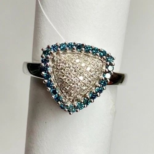 CITRINE AND STERLING SILVER SIZE 7 RING 5.0 GRAMS: CITRINE AND STERLING SILVER SIZE 7 RING 5.0 GRAMS This product is a beautiful citrine and sterling silver size 7 ring, weighing 5.0 grams. The ring features a stunning yellow citrine stone set in 925