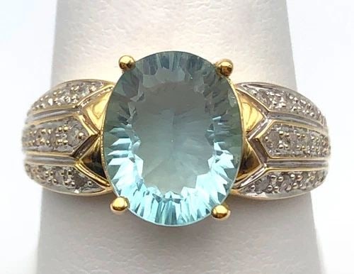 STERLING SILVER SIZE 8 BAND WITH TURQUOISE STONE: STERLING SILVER SIZE 8 BAND WITH TURQUOISE STONE STERLING SILVER SIZE 8 BAND WITH TURQUOISE STONE Elevate your jewelry collection with this stunning sterling silver band featuring a beautiful