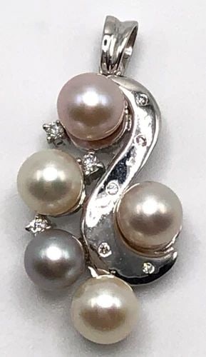 COSTUME HAMMERED SILVER TEARDROP SHAPED EARRINGS: COSTUME HAMMERED SILVER TEARDROP SHAPED EARRINGS These Costume Hammered Silver Teardrop Shaped Earrings are a stylish and elegant addition to any outfit. The teardrop shape adds a feminine touch, whil