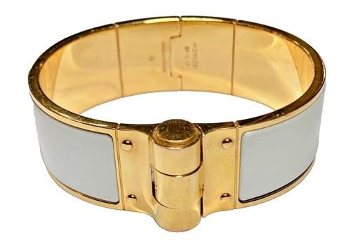 MASONIC CUFFLINKS AND TIE BAR GOLD TONE G FREEMASONRY MASON: MASONIC CUFFLINKS AND TIE BAR GOLD TONE G FREEMASONRY MASON The product is a set of Masonic cufflinks and a tie bar in a gold tone, symbolizing the Freemasonry organization. Made in the United States,