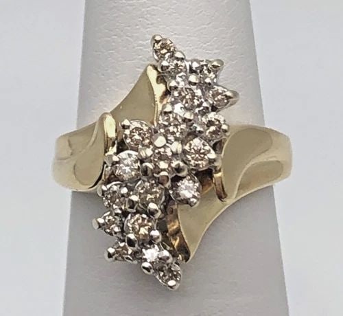 SILVER COLORED TRIPLE STRAND STRETCH BRACELET: SILVER COLORED TRIPLE STRAND STRETCH BRACELET The Silver Colored Triple Strand Stretch Bracelet is a stylish and elegant accessory. This beaded bracelet features three strands of silver beads that