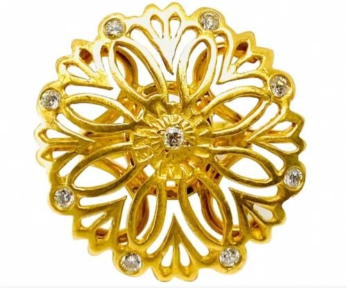 SUZANNE WILSON 18K YELLOW GOLD AND DIAMOND FLORENTINE FINISH COCTAIL RING: SUZANNE WILSON 18K YELLOW GOLD AND DIAMOND FLORENTINE FINISH COCTAIL RING 750 18K yellow gold Round brilliant cut diamond 0.45ct Ring size is 7.25 Total weight is 11.9 grams Unsigned, but confirmed wi
