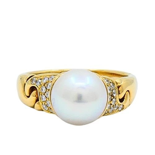 BVLGARI PEARL DIAMOND 18K GOLD COCKTAIL RING: BVLGARI PEARL DIAMOND 18K GOLD COCKTAIL RING DESIGNER: Bvlgari CIRCA: 1990’s MATERIALS: 18k Gold GEMSTONE: Pearl, Diamond WEIGHT: 7.3 Grams RING SIZE: 6.75 - 7 HALLMARKS: BVLGARI, 750 ITEM DETAILS: 