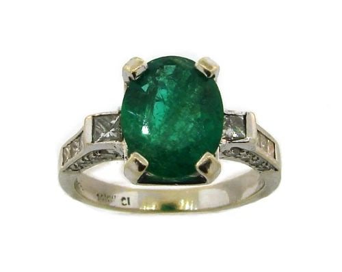 EMERALD DIAMOND WHITE GOLD RING SOLITAIRE WITH ACCENTS: EMERALD DIAMOND WHITE GOLD RING SOLITAIRE WITH ACCENTS 2.14-carat EMERALD DIAMOND 14 karat WHITE GOLD RING Stunning classy ring - great addition to your jewelry collection. Weight 4.0 grams. Made of 1
