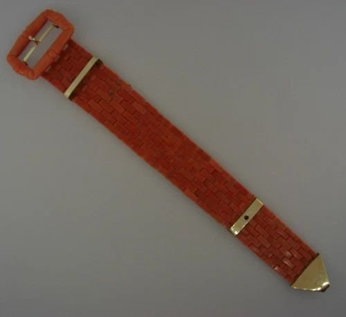 RARE 10K YELLOW GOLD & CORAL BUCKLE BRACELET VINTAGE: RARE 18K YELLOW GOLD & CORAL BUCKLE BRACELET VINTAGE 18k Yellow Gold & Coral Buckle Bracelet Vintage This is a must for a collector. The weight is 61.6 grams. The length is 9 inches laid flat. The hei